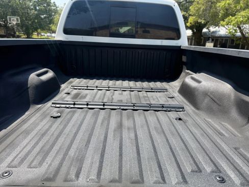 Used 2011 Ford F250 Lariat w/ Lariat Interior Pkg AWD/4WD image 22