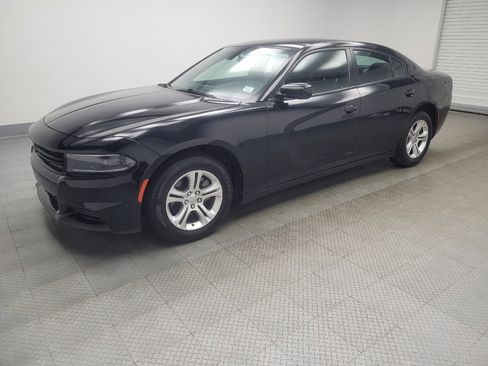 Used 2022 Dodge Charger SXT RWD image 2