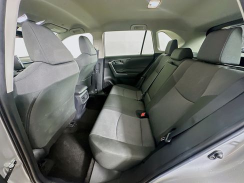 Used 2025 Toyota RAV4 XLE FWD image 27