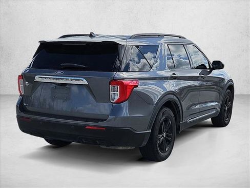 Used 2021 Ford Explorer XLT image 5