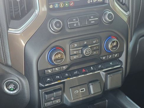 Used 2021 Chevrolet Silverado 1500 High Country w/ Technology Package AWD/4WD image 28