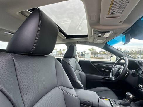 Certified 2025 Lexus ES 350 w/ Premium Package image 16