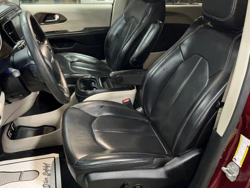 Used 2020 Chrysler Voyager Lxi image 4