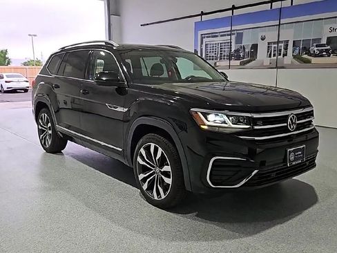 Certified 2022 Volkswagen Atlas SEL Premium AWD/4WD image 2