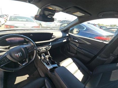 Used 2025 Buick Envista Sport Touring image 9
