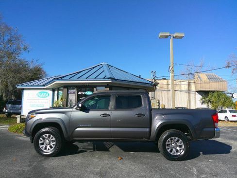 Used 2017 Toyota Tacoma SR5 w/ Tow Package image 11