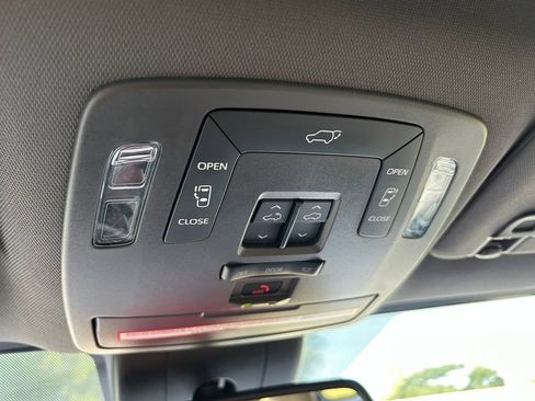 Used 2021 Toyota Sienna XLE FWD image 30