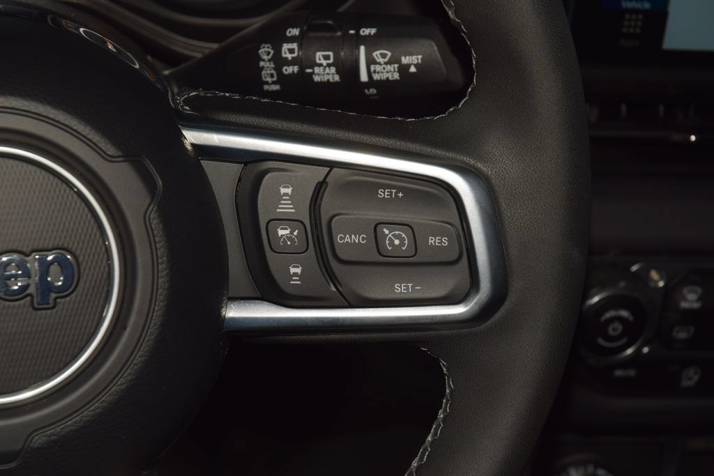 Used 2025 Jeep Wrangler Unlimited Sahara AWD/4WD image 39