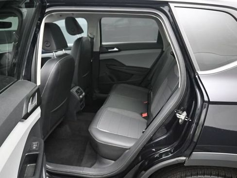Used 2023 Volkswagen Taos SE w/ Panoramic Sunroof Package FWD image 29
