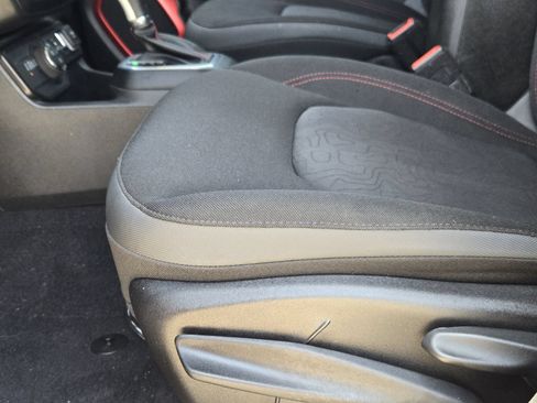 Used 2023 Jeep Renegade Trailhawk AWD/4WD image 30