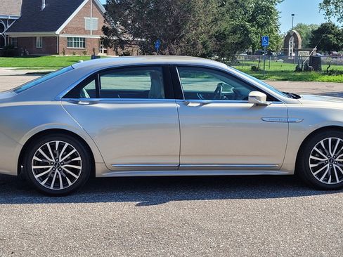 Used 2017 Lincoln Continental Select image 7