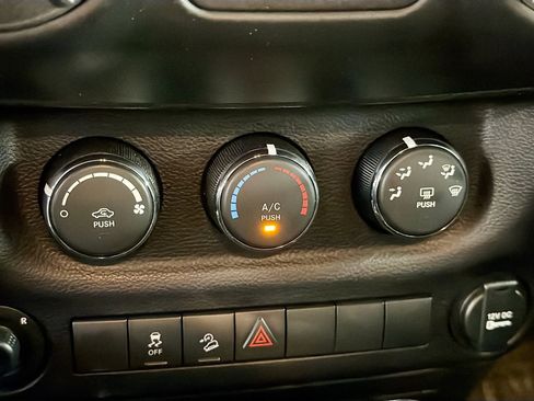 Used 2017 Jeep Wrangler Unlimited Sport w/ Quick Order Package 24S AWD/4WD image 23
