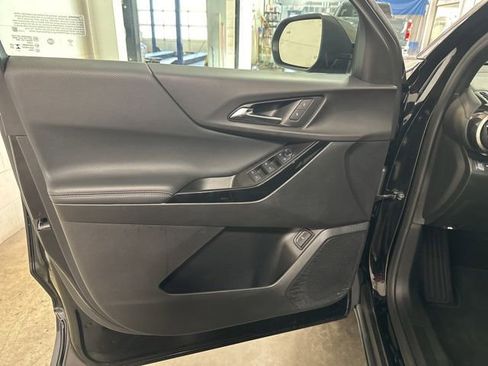 Used 2025 Chevrolet Equinox LT w/ Convenience Package II image 9