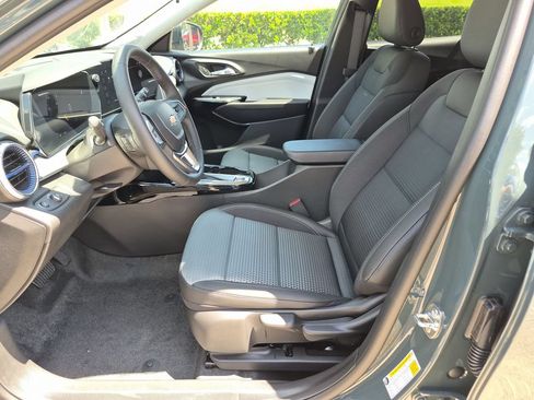 New 2026 Chevrolet Trax LT w/ LT Convenience Package FWD image 18