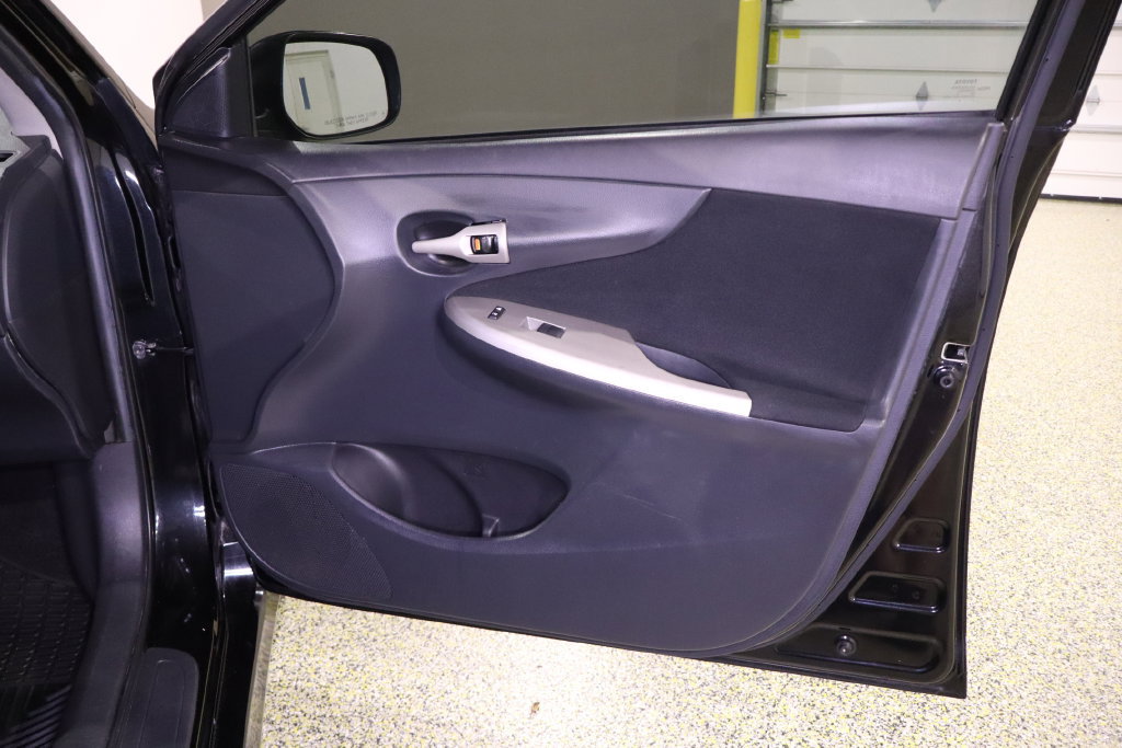 Used 2013 Toyota Corolla S w/ Premium Pkg FWD image 36