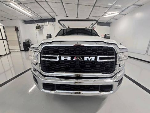 Used 2024 RAM 2500 Tradesman w/ Chrome Appearance Group AWD/4WD image 9