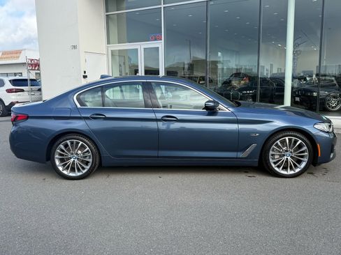 Used 2023 BMW 530e w/ Convenience Package RWD image 9