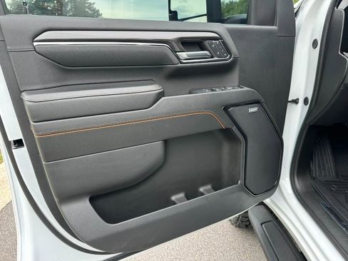 Used 2024 GMC Sierra 2500 AT4 w/ AT4 Premium Plus Package AWD/4WD image 9