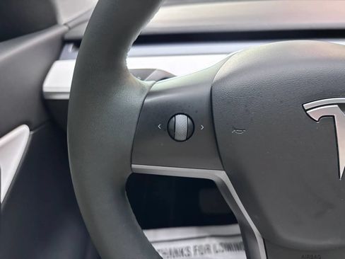 Used 2022 Tesla Model Y Long Range AWD/4WD image 13