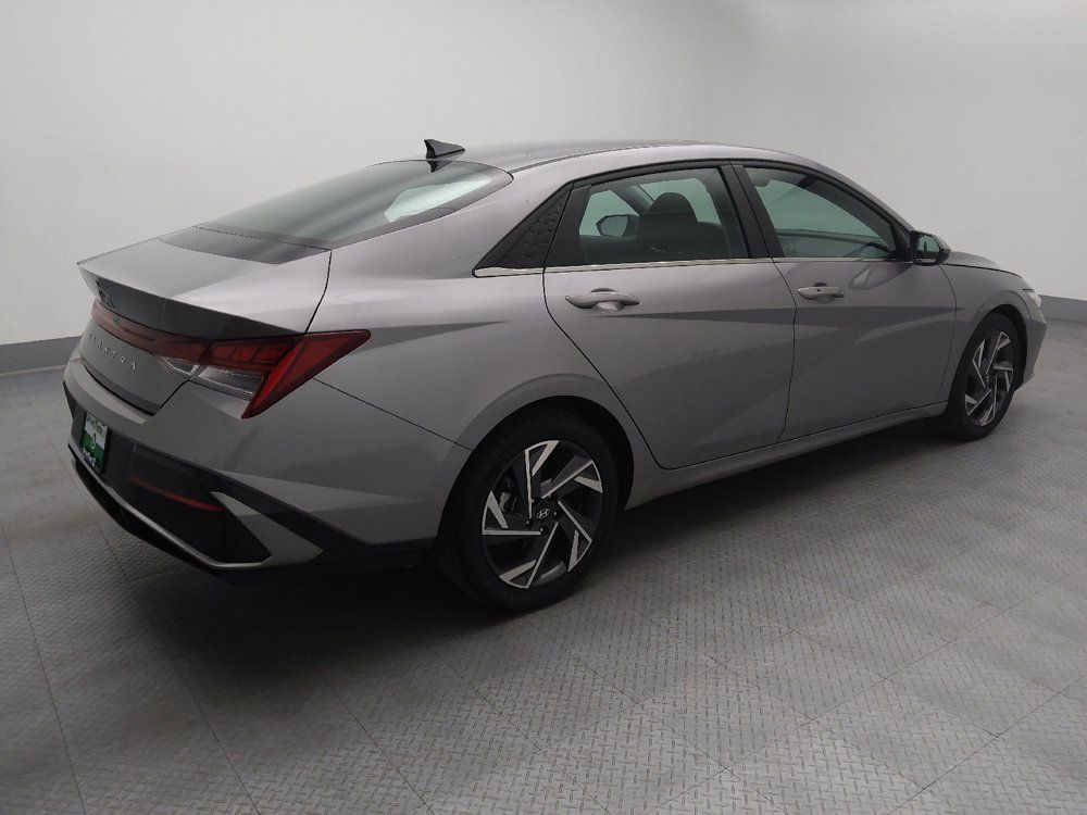 Used 2025 Hyundai Elantra SEL FWD image 10