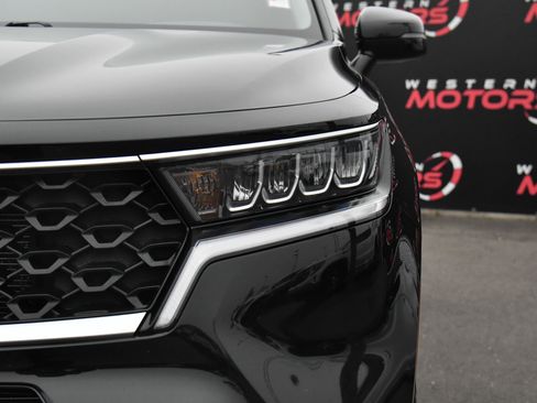 Used 2023 Kia Sorento LX image 11