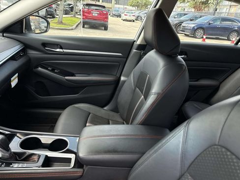 Used 2025 Nissan Altima 2.5 SR FWD image 15