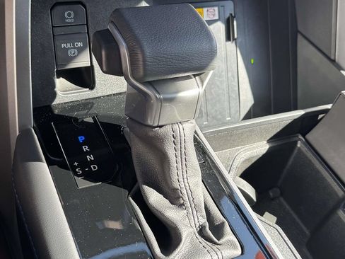 Used 2024 Toyota Sequoia Platinum AWD/4WD image 31