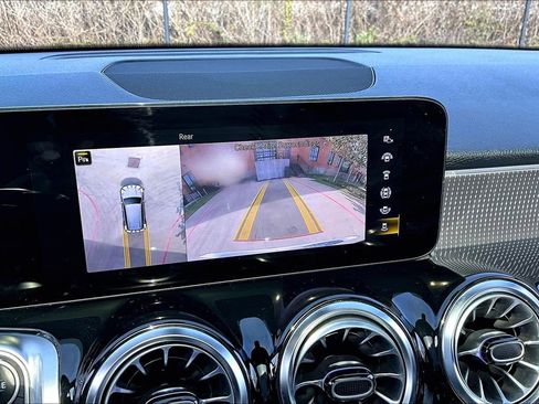 Used 2022 Mercedes-Benz GLB 250 GLB 250 w/ Premium Package Lite image 30