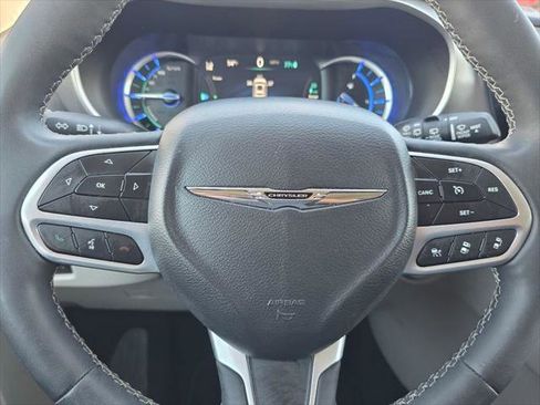 Certified 2023 Chrysler Pacifica Touring-L FWD image 34