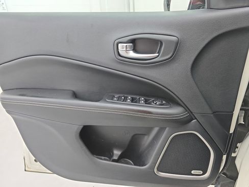 Used 2021 Jeep Compass Latitude w/ Sun and Sound Group AWD/4WD image 27