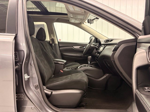 Used 2016 Nissan Rogue SV AWD/4WD image 11