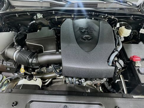Used 2022 Toyota Tacoma SR5 AWD/4WD image 28