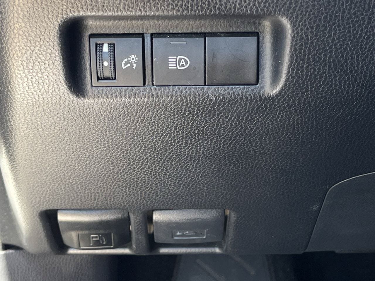 Used 2025 Toyota RAV4 XLE FWD image 20