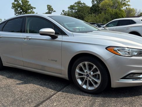 Used 2017 Ford Fusion SE w/ Equipment Group 601A FWD image 12