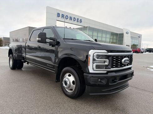 Used 2025 Ford F350 Platinum image 1