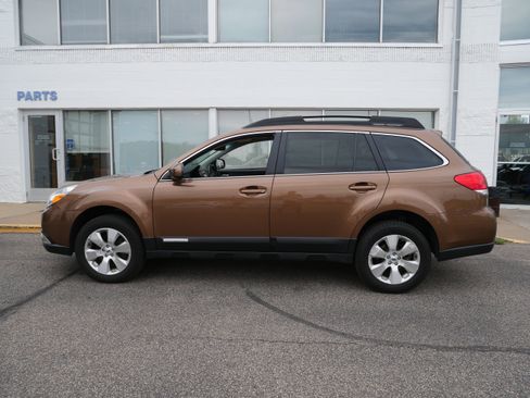 Used 2011 Subaru Outback 3.6R Limited w/ PWR Moonroof Pkg AWD/4WD image 5