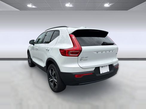 New 2026 Volvo XC40 B5 Core w/ Climate Package AWD/4WD image 3