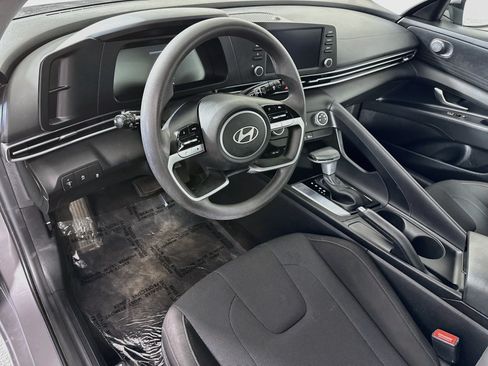 Used 2025 Hyundai Elantra SE FWD image 22