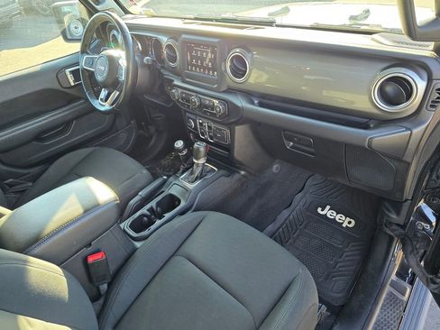 Used 2020 Jeep Wrangler Unlimited Sahara image 17