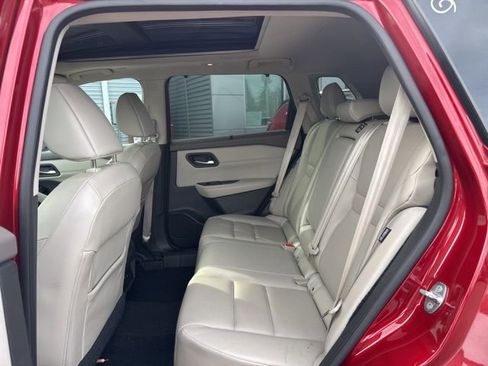 Used 2022 Nissan Rogue SV w/ SV Premium Package image 10