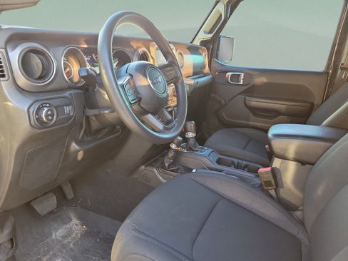 Used 2023 Jeep Gladiator Sport AWD/4WD image 17