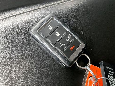 Used 2023 Jeep Grand Cherokee Laredo image 10