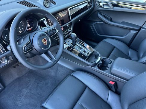 New 2026 Porsche Macan image 4