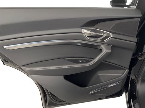 Used 2024 Audi Q8 e-tron Premium Plus w/ Premium Plus Package image 17