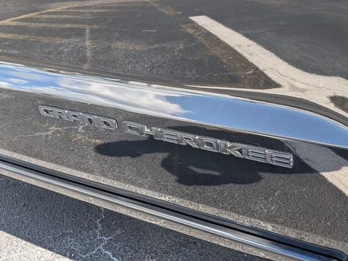 Used 2019 Jeep Grand Cherokee Altitude image 22