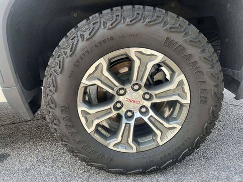 Used 2024 GMC Sierra 1500 Pro w/ Pro Value Package AWD/4WD image 11