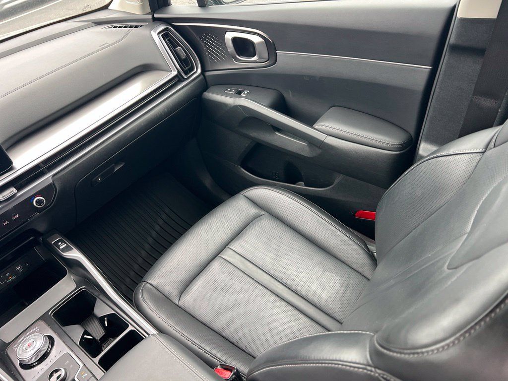 Used 2025 Kia Sorento EX AWD/4WD image 11
