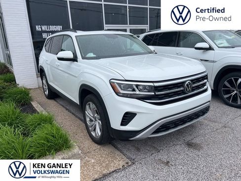 Used 2023 Volkswagen Atlas SE w/ Panoramic Sunroof Package AWD/4WD image 3