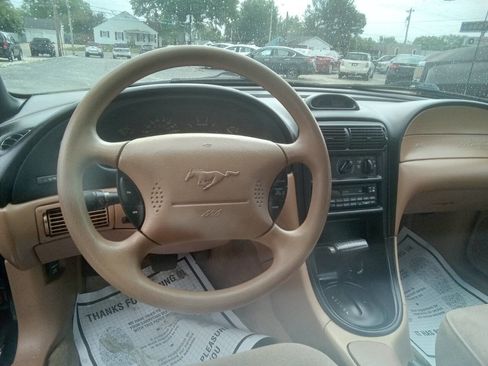 Used 1995 Ford Mustang Convertible RWD image 9
