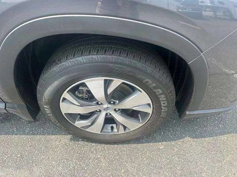 Used 2022 Subaru Ascent Premium w/ Convenience Package AWD/4WD image 19